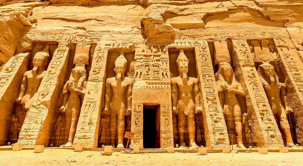 abu-simbel-1