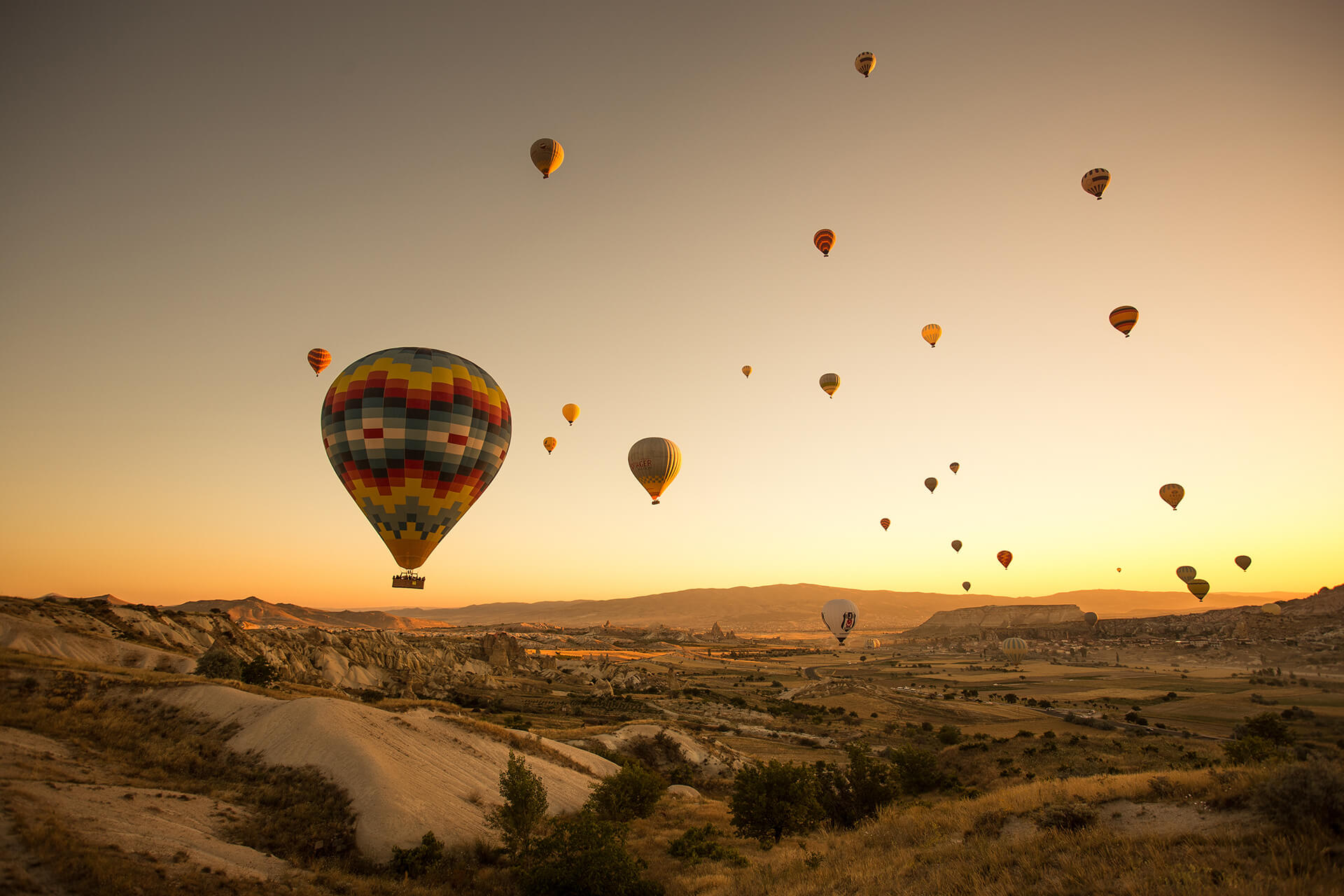 set-colored-balloons-flying-ground-cappadocia-turkey-1 (1)